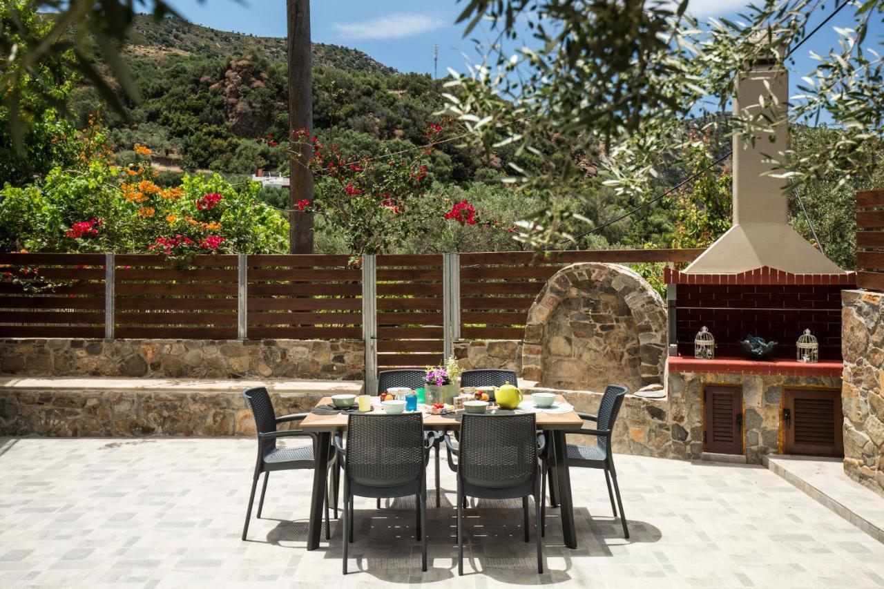 Tzouganos Villa Sfinárion Esterno foto
